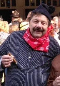 Horst Hameister mit rotem Halstuch und Bremer Schiffermütze